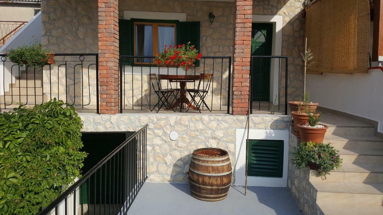 Apartment Cernesa Ražanac Esterno foto