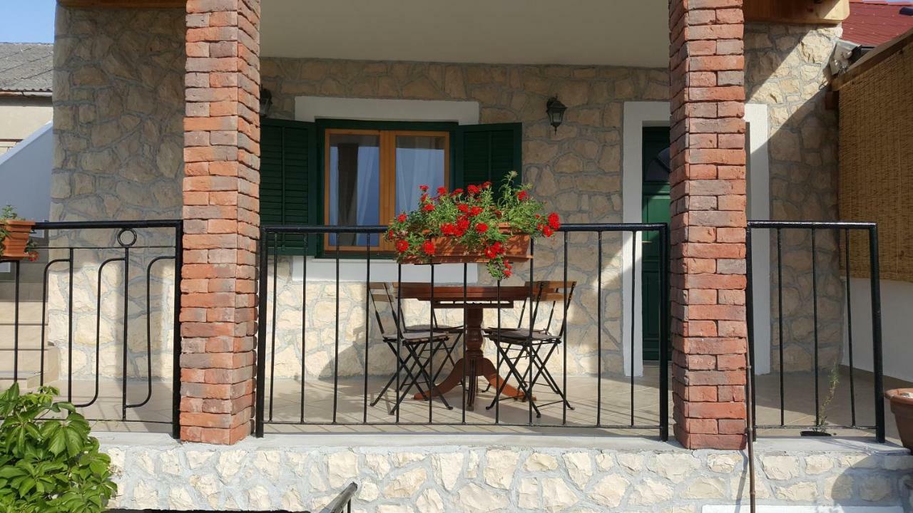 Apartment Cernesa Ražanac Esterno foto